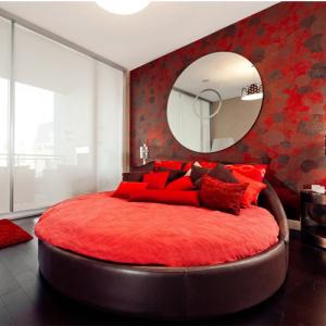 Decorate bedroom with red, good for romance