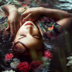 Use rose water in your beauty routine