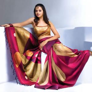 7 Ways to reuse old sarees 