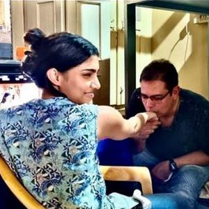 Atul Agnihotri's emotional message to Alizeh sparks fan adoration and praises for her debut performance in Farrey