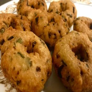 Crispy Urad Dal Wada Recipe: A South Indian Delight