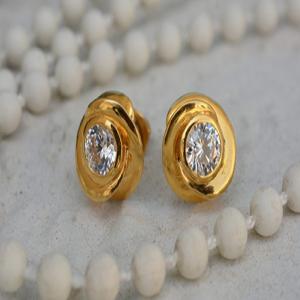 Daily Fashion: Styling Tops with Gold Earrings for a Chic Everyday Look
